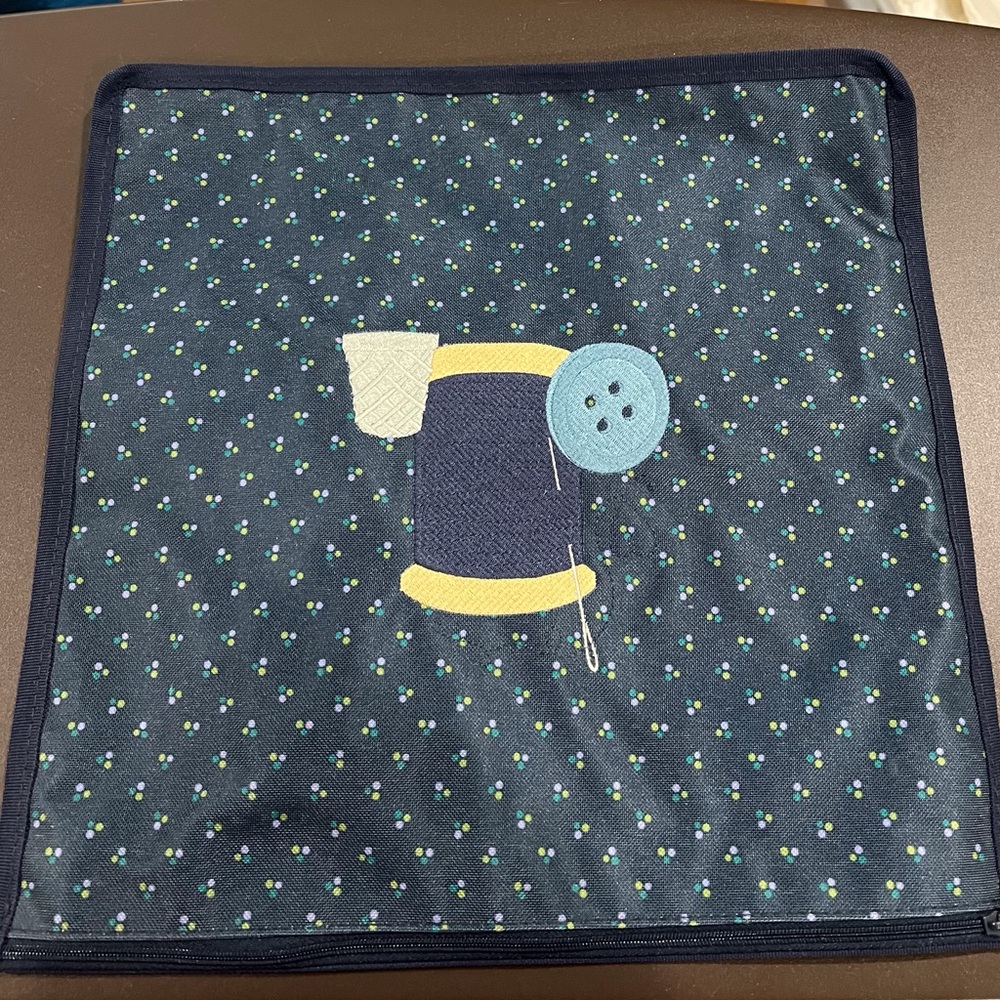 Thirty-One Gifts Get Creative Sleeve 12”x12”